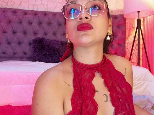 Emily-Foxyy webcam