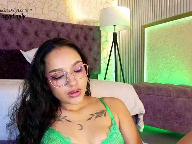 Emily-Foxyy webcam
