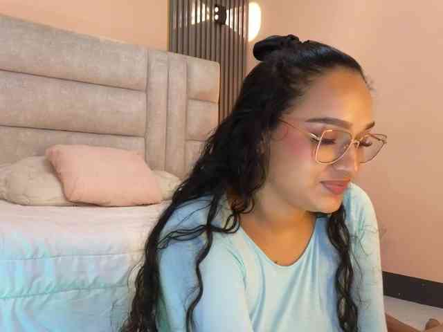 Emily-Foxyy webcam