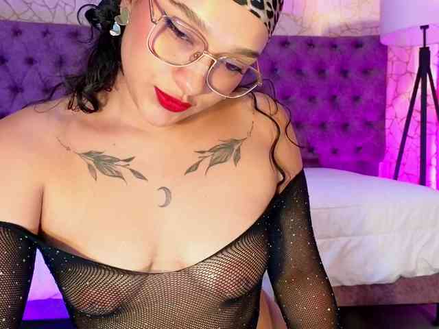 Emily-Foxyy webcam