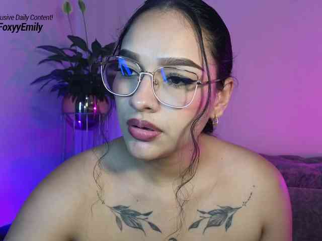 Emily-Foxyy webcam