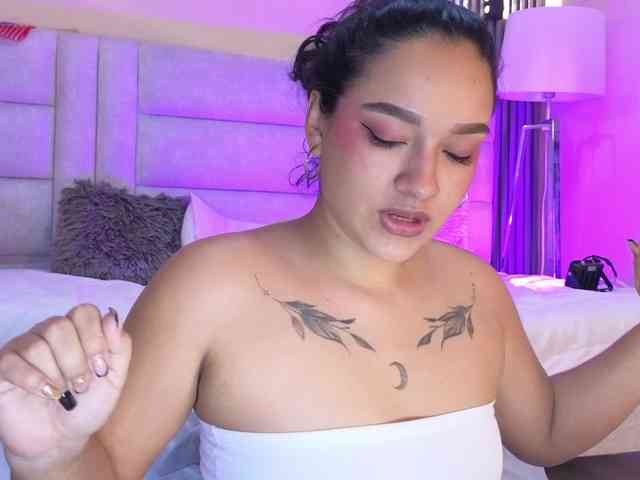 Emily-Foxyy webcam