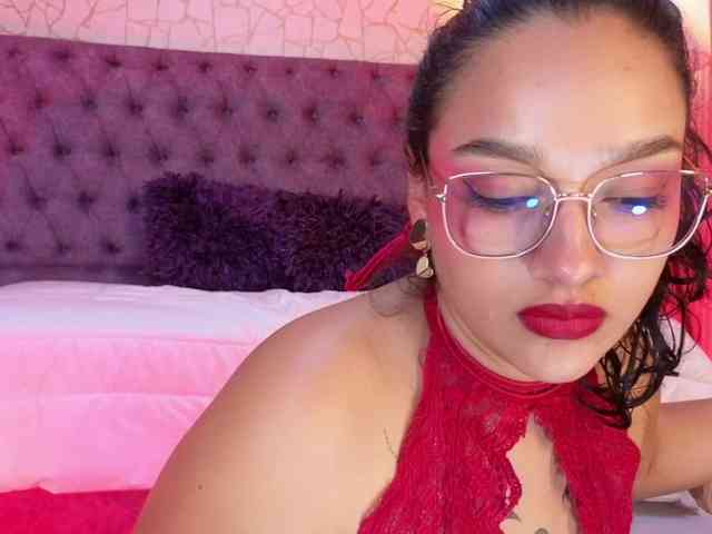 Emily-Foxyy webcam