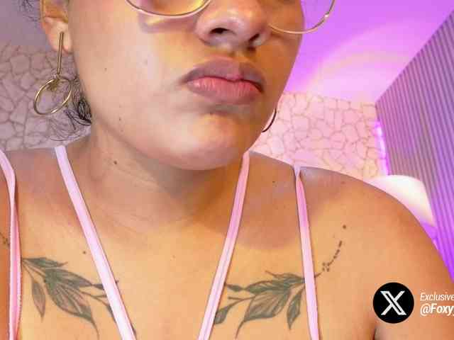 Emily-Foxyy webcam