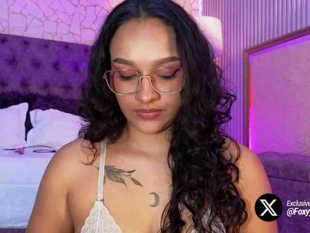 Emily-Foxyy Sex Cam Show