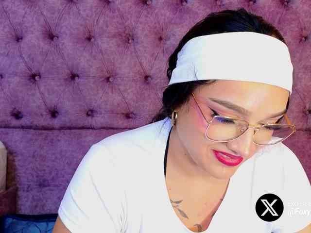 Emily-Foxyy webcam