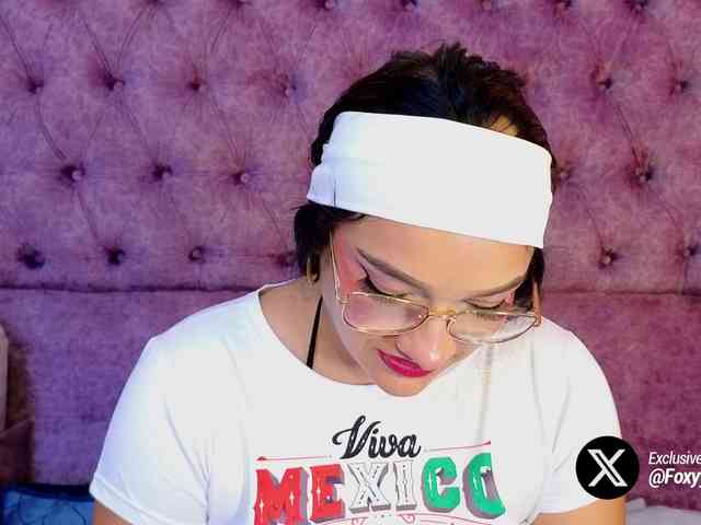Emily-Foxyy webcam
