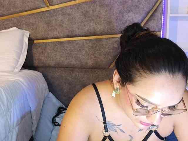 Emily-Foxyy webcam