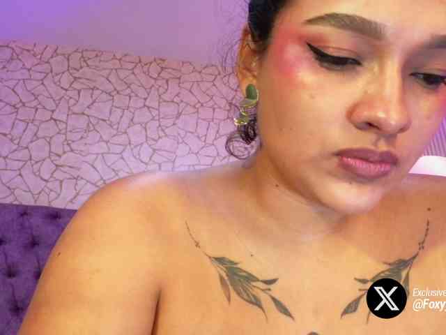 Emily-Foxyy webcam