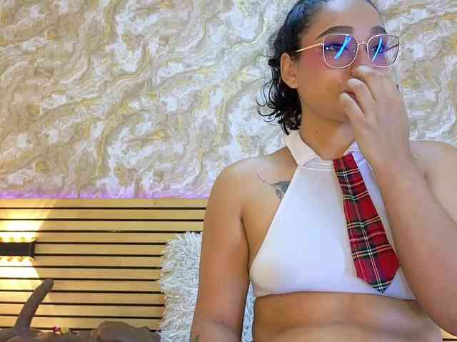 Emily-Foxyy webcam