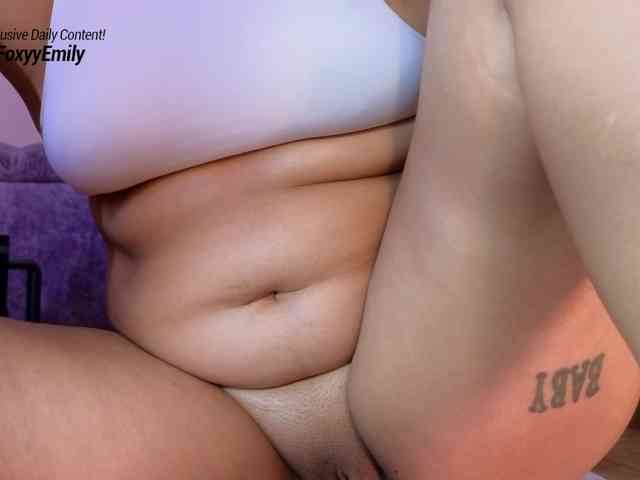 Emily-Foxyy webcam