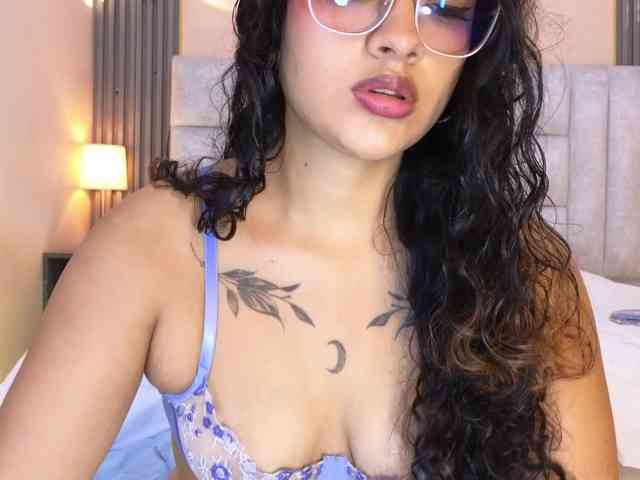Emily-Foxyy webcam