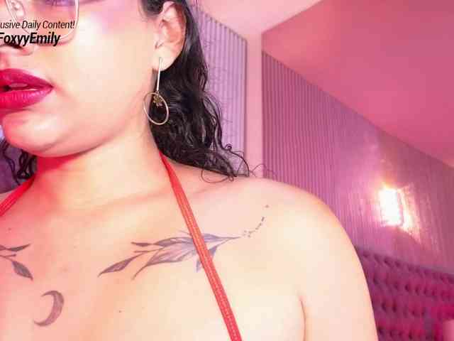 Emily-Foxyy webcam