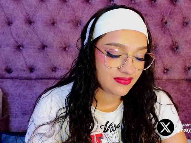 Emily-Foxyy webcam