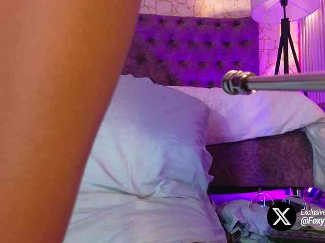 Emily-Foxyy webcam
