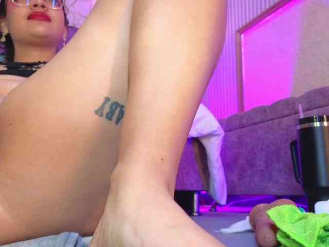 Emily-Foxyy webcam