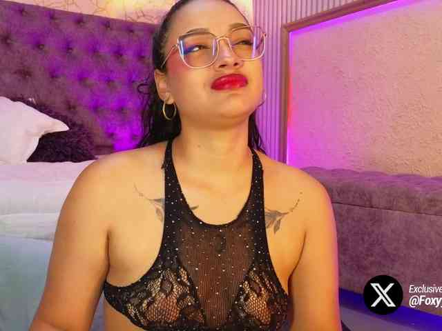 Emily-Foxyy webcam