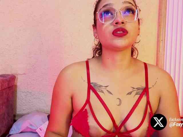 Emily-Foxyy webcam