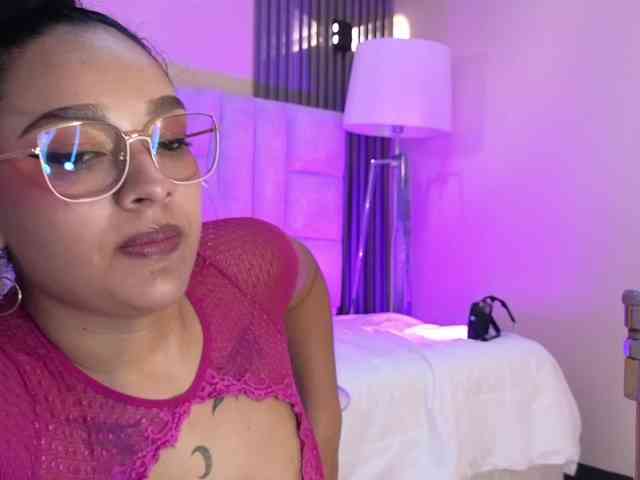 Emily-Foxyy webcam