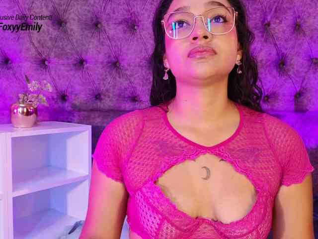 Emily-Foxyy webcam