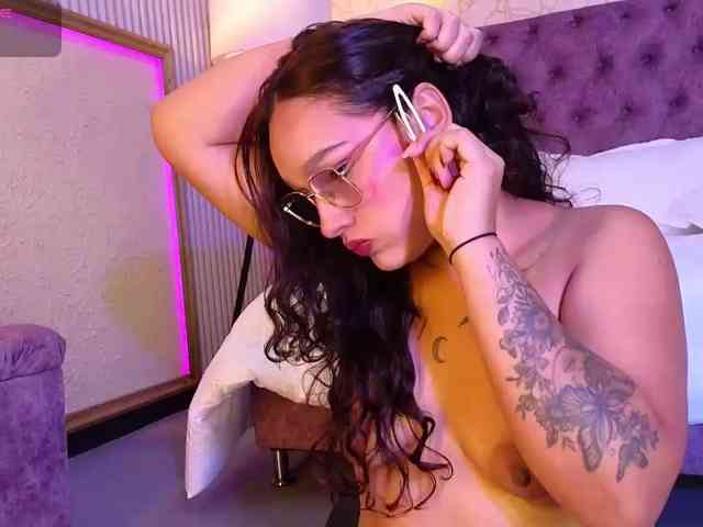 Emily-Foxyy