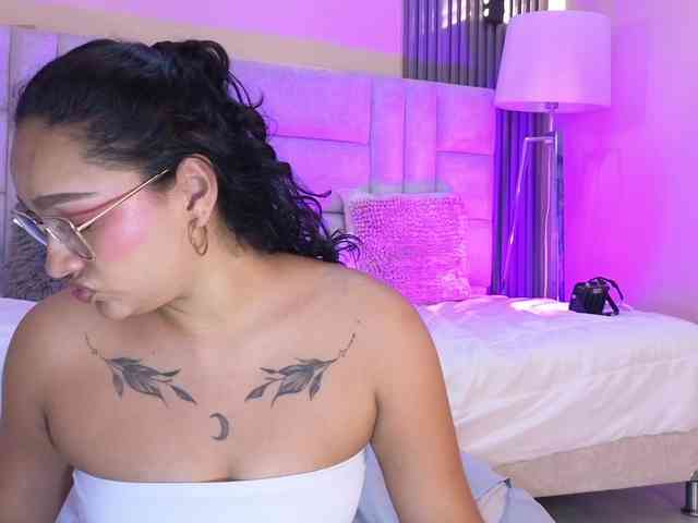 Emily-Foxyy webcam