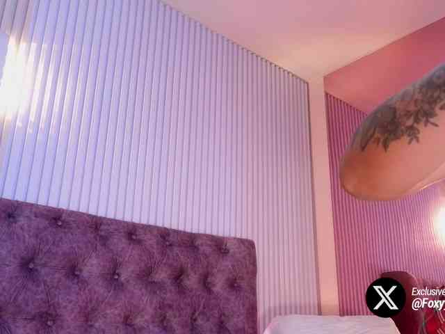 Emily-Foxyy webcam