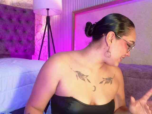 Emily-Foxyy webcam