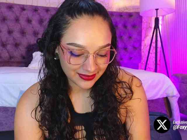 Emily-Foxyy webcam