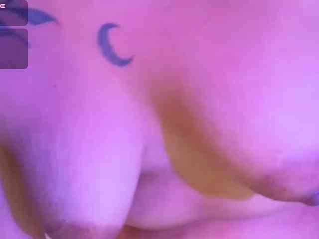 Emily-Foxyy