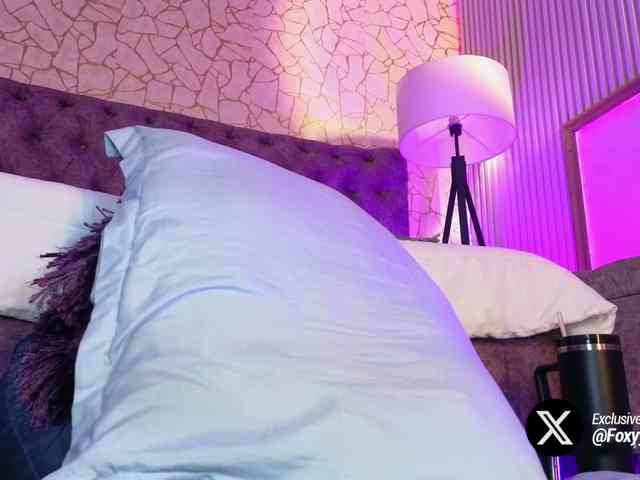 Emily-Foxyy webcam