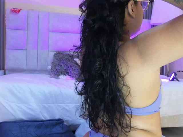 Emily-Foxyy webcam