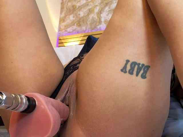 Emily-Foxyy webcam