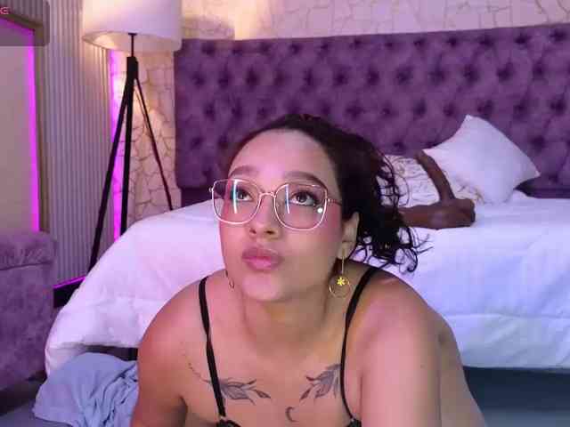 Emily-Foxyy webcam