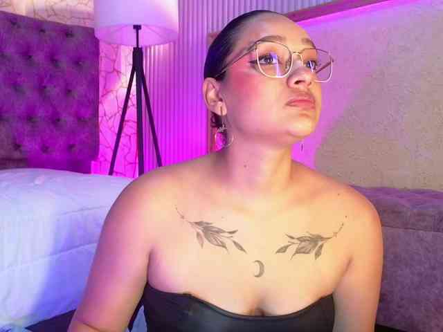 Emily-Foxyy webcam