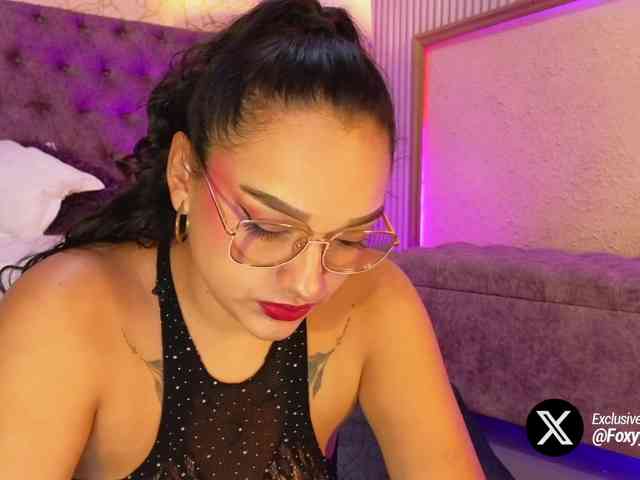 Emily-Foxyy webcam