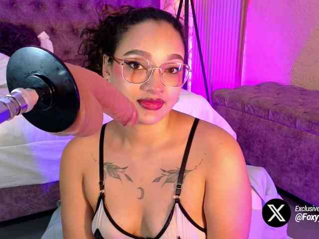 Emily-Foxyy webcam