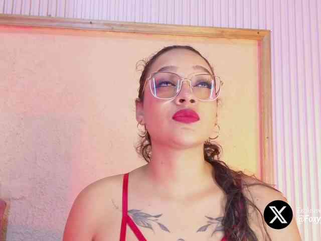 Emily-Foxyy webcam