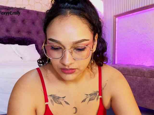 Emily-Foxyy webcam
