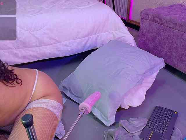 live chat online Emily-Foxyy