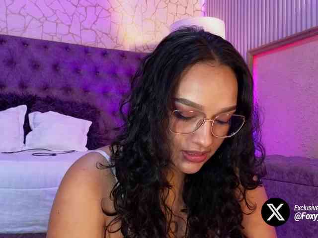 Emily-Foxyy webcam
