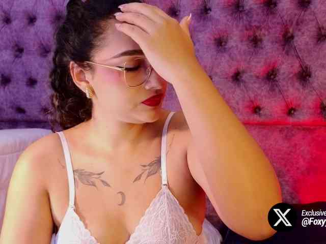 Emily-Foxyy webcam
