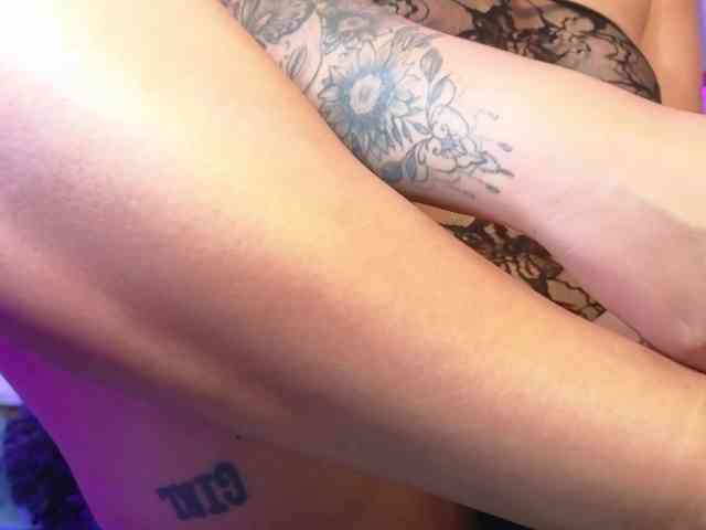 Emily-Foxyy webcam