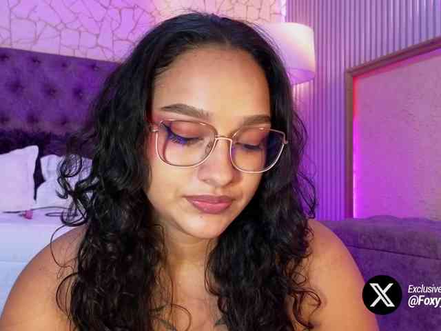 Emily-Foxyy webcam