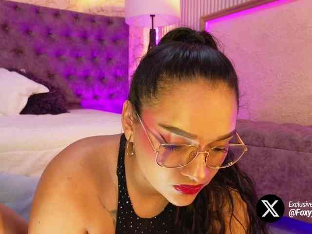 Emily-Foxyy webcam