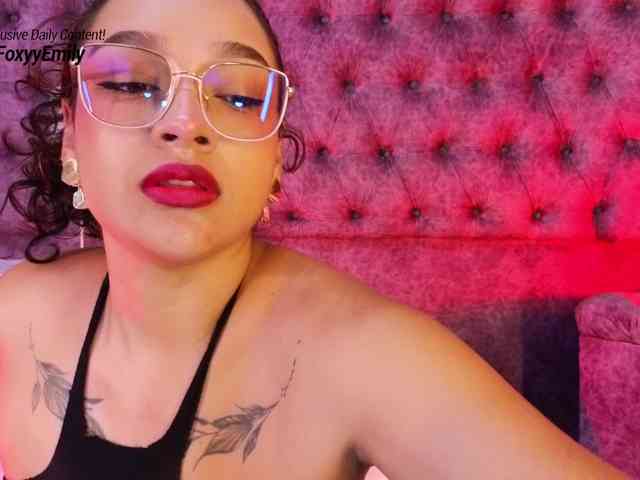 Emily-Foxyy webcam