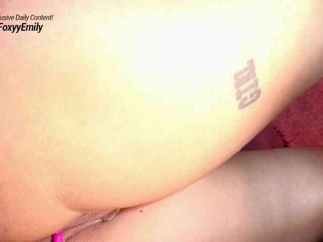 Emily-Foxyy webcam