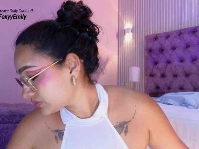 Emily-Foxyy webcam