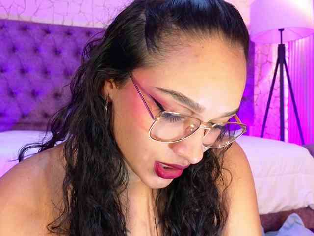 Emily-Foxyy webcam