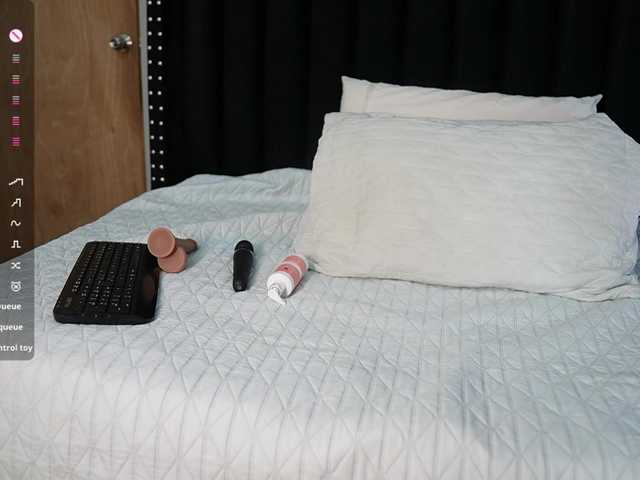 skinnyprinces live cam on BongaCams